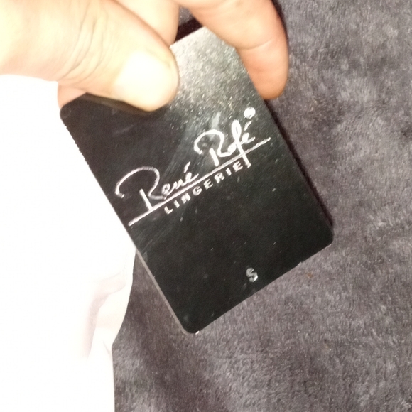 Lingerie - Picture 2 of 2